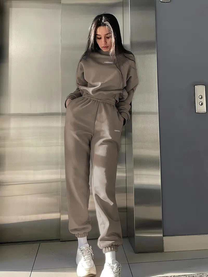Women's tracksuit with soft inner lining and elastic fit Chic & Stil