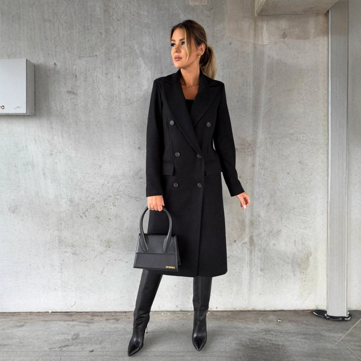 Wool double-breasted coat for women with an elegant button placket and a comfortable fit Lune London