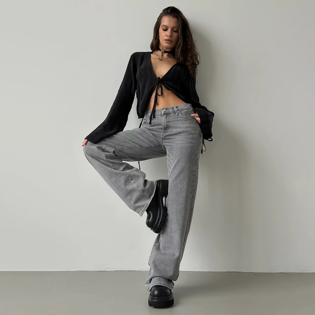 High-waisted women's jeans with a trendy ripped design and original studs Lune London