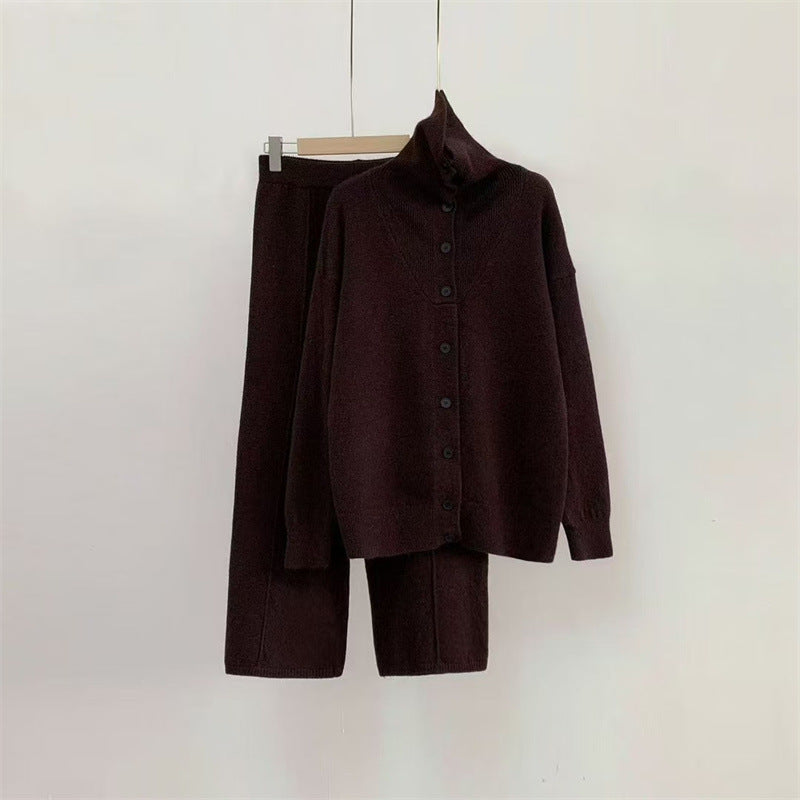 Ensemble en maille pour femmes avec col montant moderne et patte de boutonnage confortable Chic & Stil