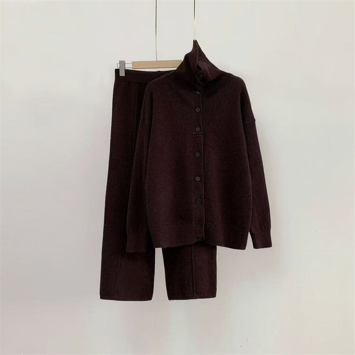 Ensemble en maille pour femmes avec col montant moderne et patte de boutonnage confortable Chic & Stil
