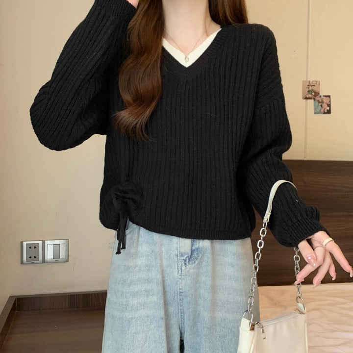 Condescending V-neck sweater for women with ribbed texture and trendy side ties Lune London