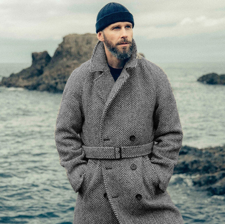 Elegant wool coat for men with belt in a classic houndstooth pattern Lune London