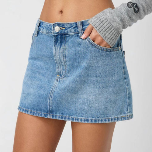 Ladies denim mini skirt with fashionable pockets and classic cut Lune London