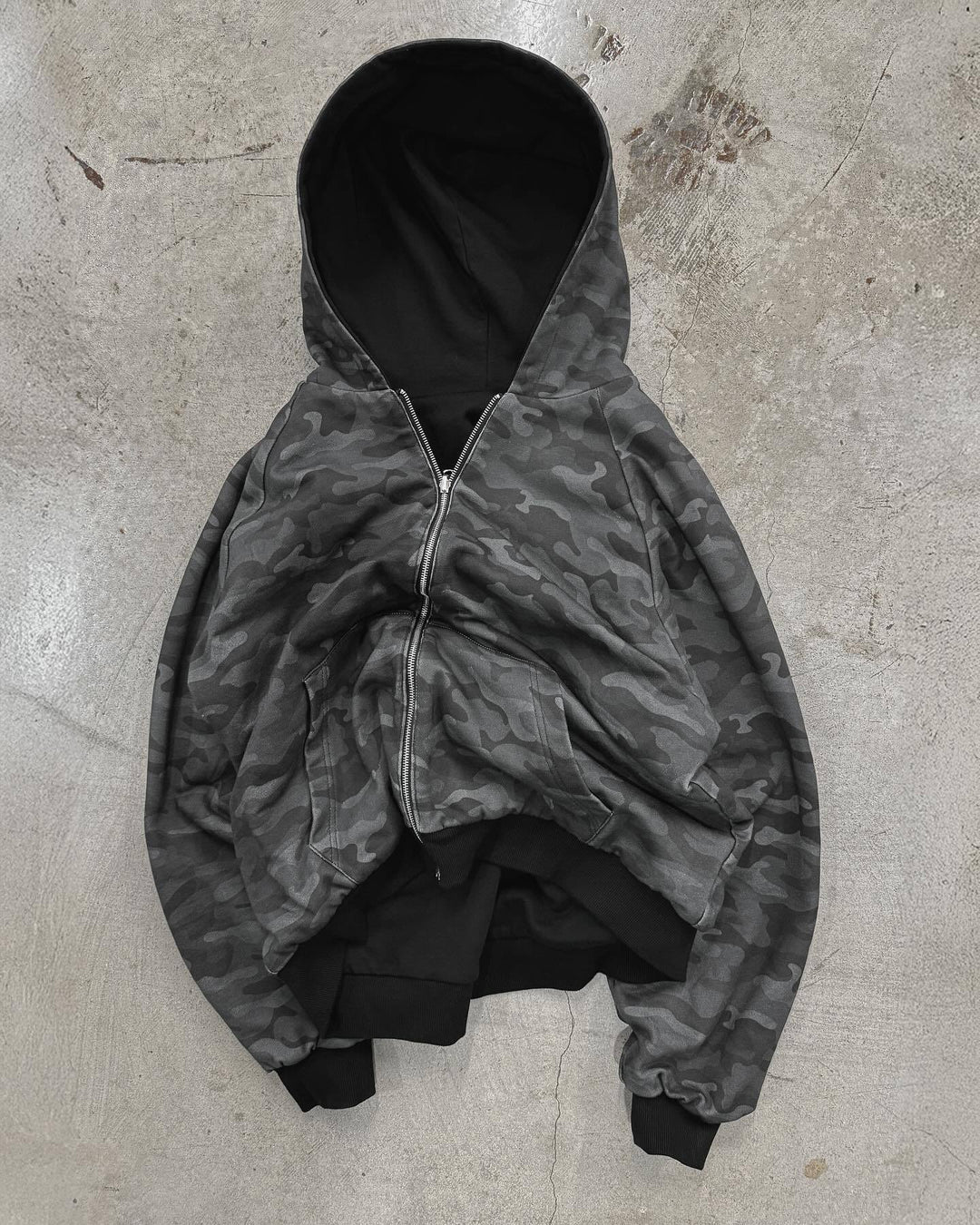 Veste à capuche pour femmes au design camouflage moderne Chic & Stil