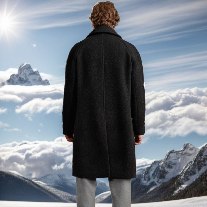 Elegant wool coat for men with double-breasted buttons and practical piped pockets Lune London