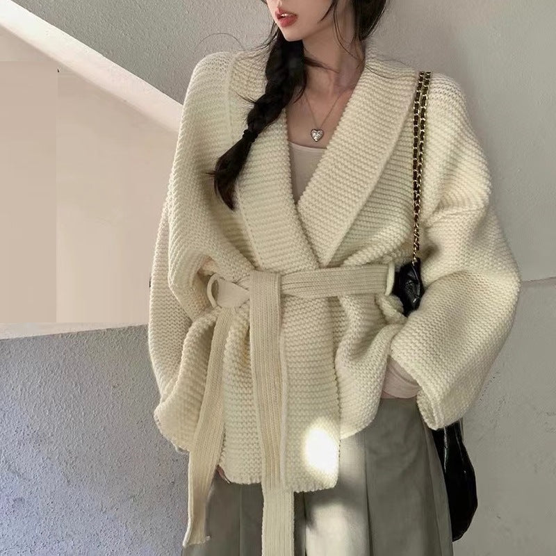 Cardigan femme avec large col châle et ceinture pratique Chic & Stil