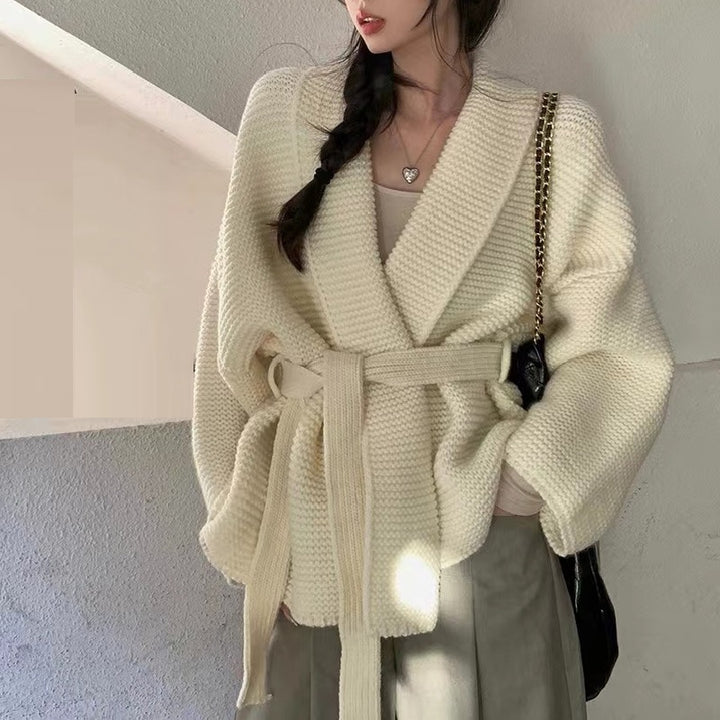 Cardigan femme avec large col châle et ceinture pratique Chic & Stil