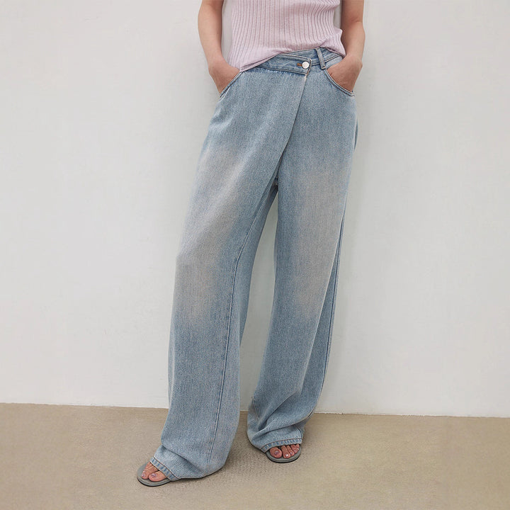 Wide jeans for women in a relaxed vintage style with a high waist and frayed hems Lune London