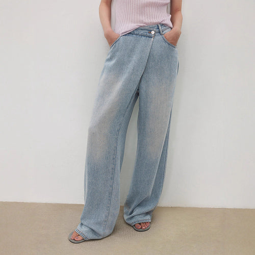 Wide jeans for women in a relaxed vintage style with a high waist and frayed hems Lune London