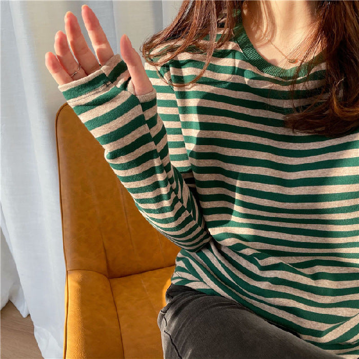Ladies casual long sleeve shirt with fashionable stripe pattern and thumb holes Chic & Stil