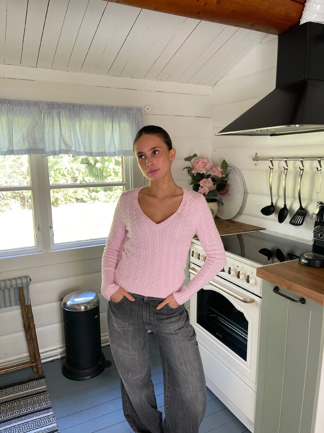 Women’s knitted sweater with V-neck and long sleeves Lune London