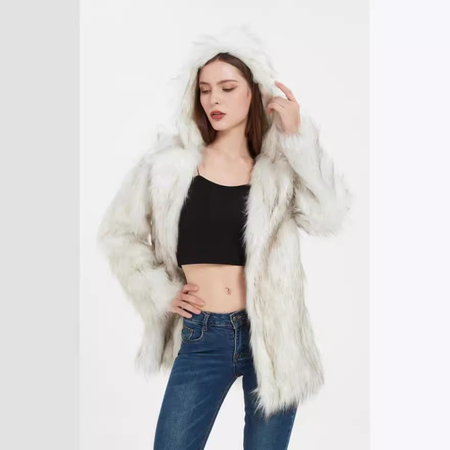 Women’s hooded jacket in soft faux fur with side pockets Lune London