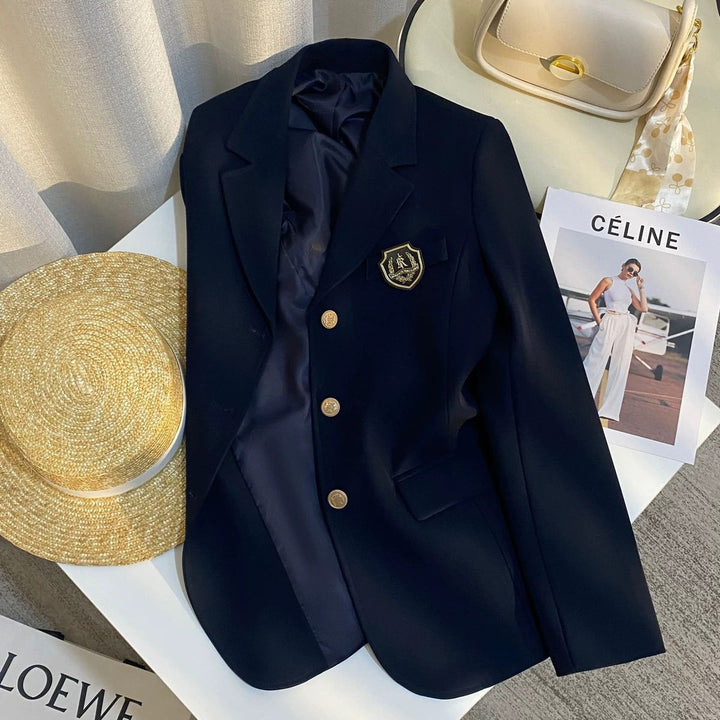 Blazer élégant pour femmes avec boutons dorés et emblème Chic & Stil
