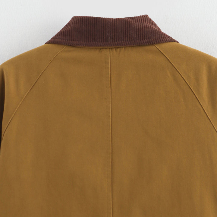 Veste utilitaire à la mode pour femmes avec poches à rabat et col carotte Chic & Stil