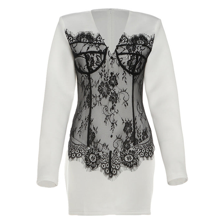 Robe en dentelle pour femmes avec un design sophistiqué et des détails élégants Chic & Stil