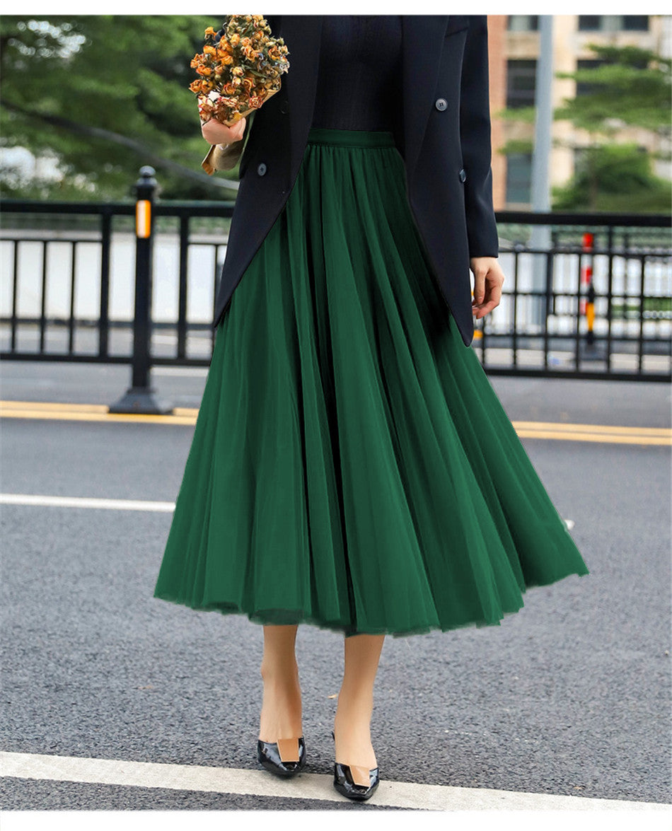 Elegant tulle skirt for women with a flared cut and an elastic waistband Lune London