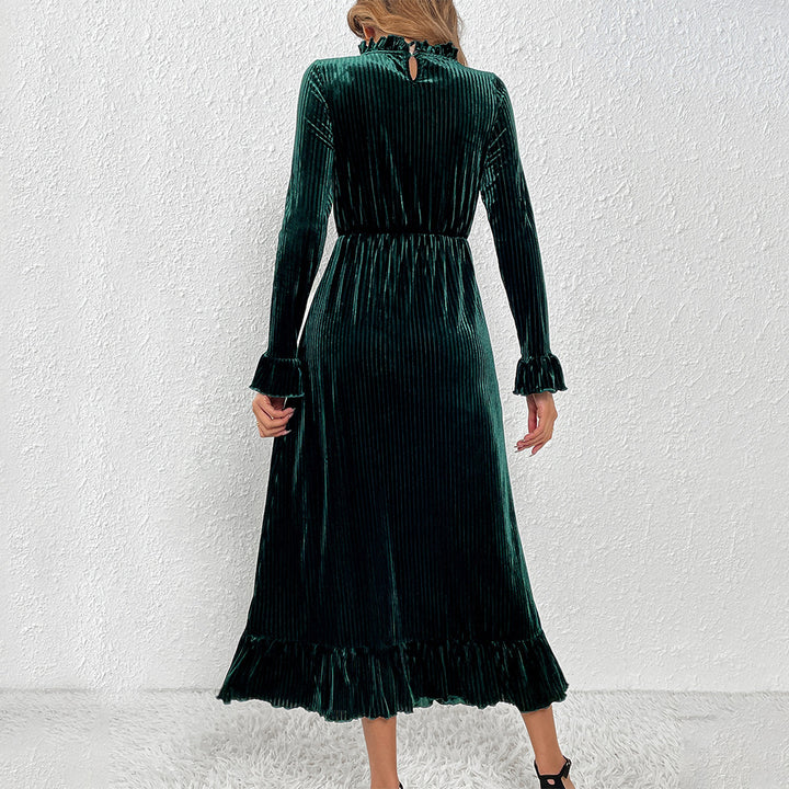 Robe portefeuille à manches longues pour femmes en velours luxueux avec détails en volant Chic & Stil