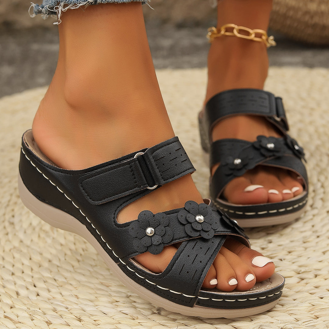 Ladies Comfortable sandals with floral decoration and comfortable insole Lune London