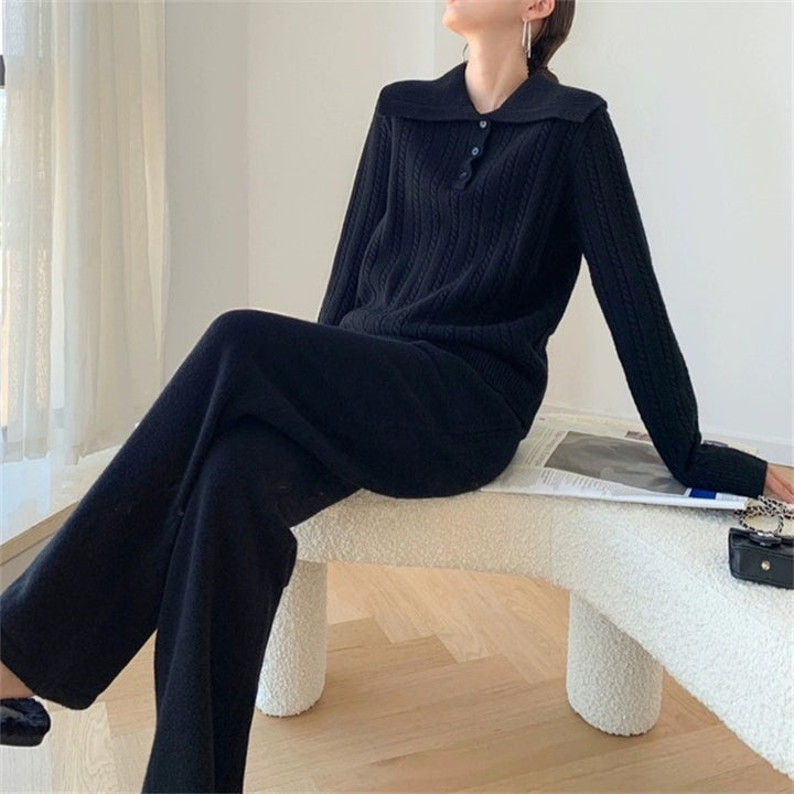 Pull tricoté pour femme avec col large et patte de boutonnage Chic & Stil