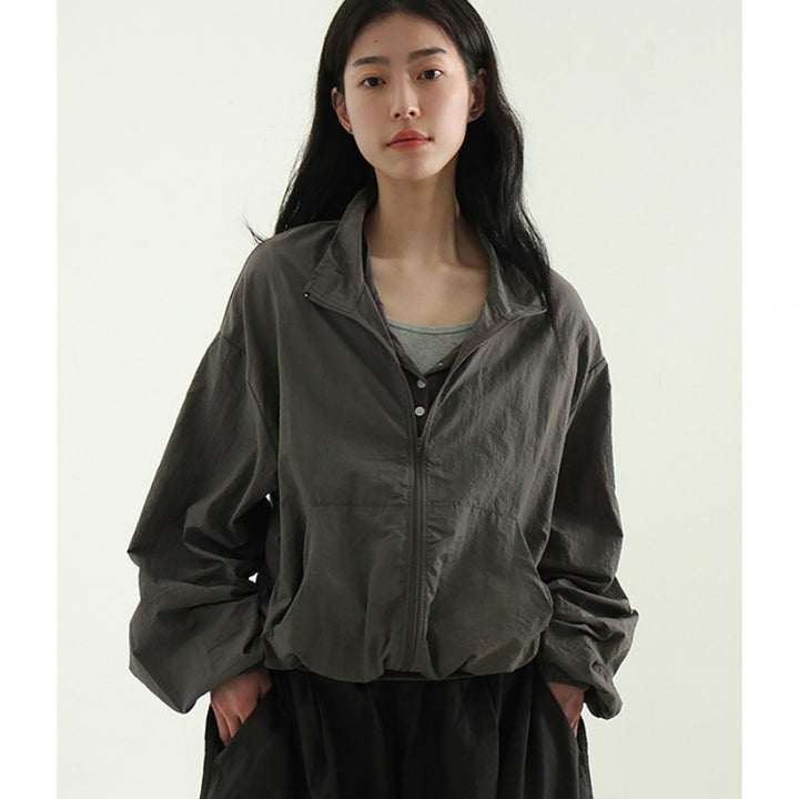 Ladies sporty windbreaker with high collar and zipper Chic & Stil