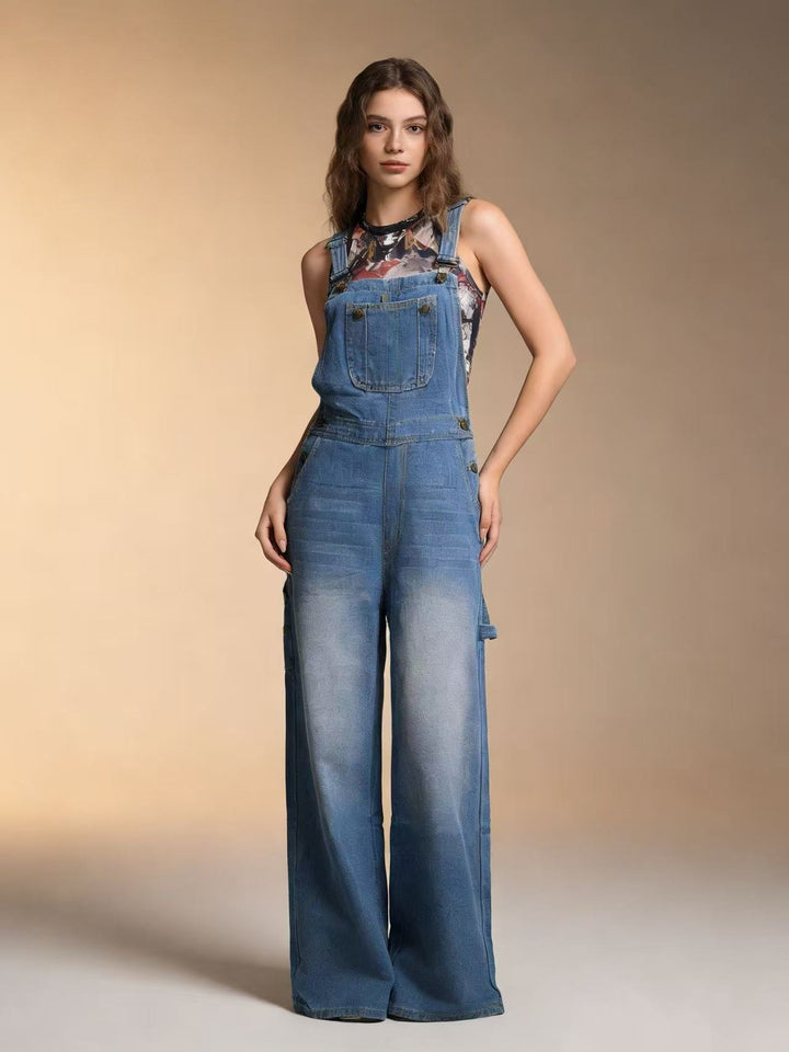 Women's overalls in a casual oversized cut with functional side pockets Lune London