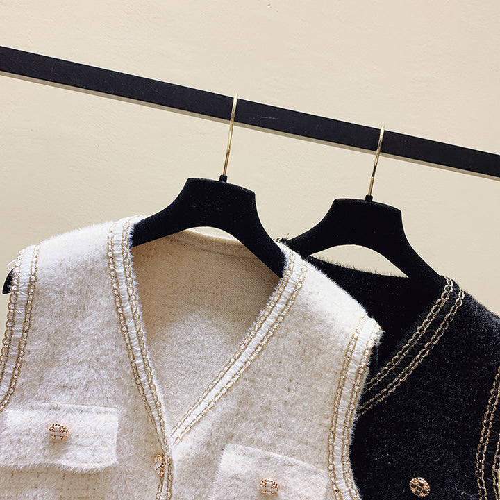 Women's vest with pockets and decorative button Lune London