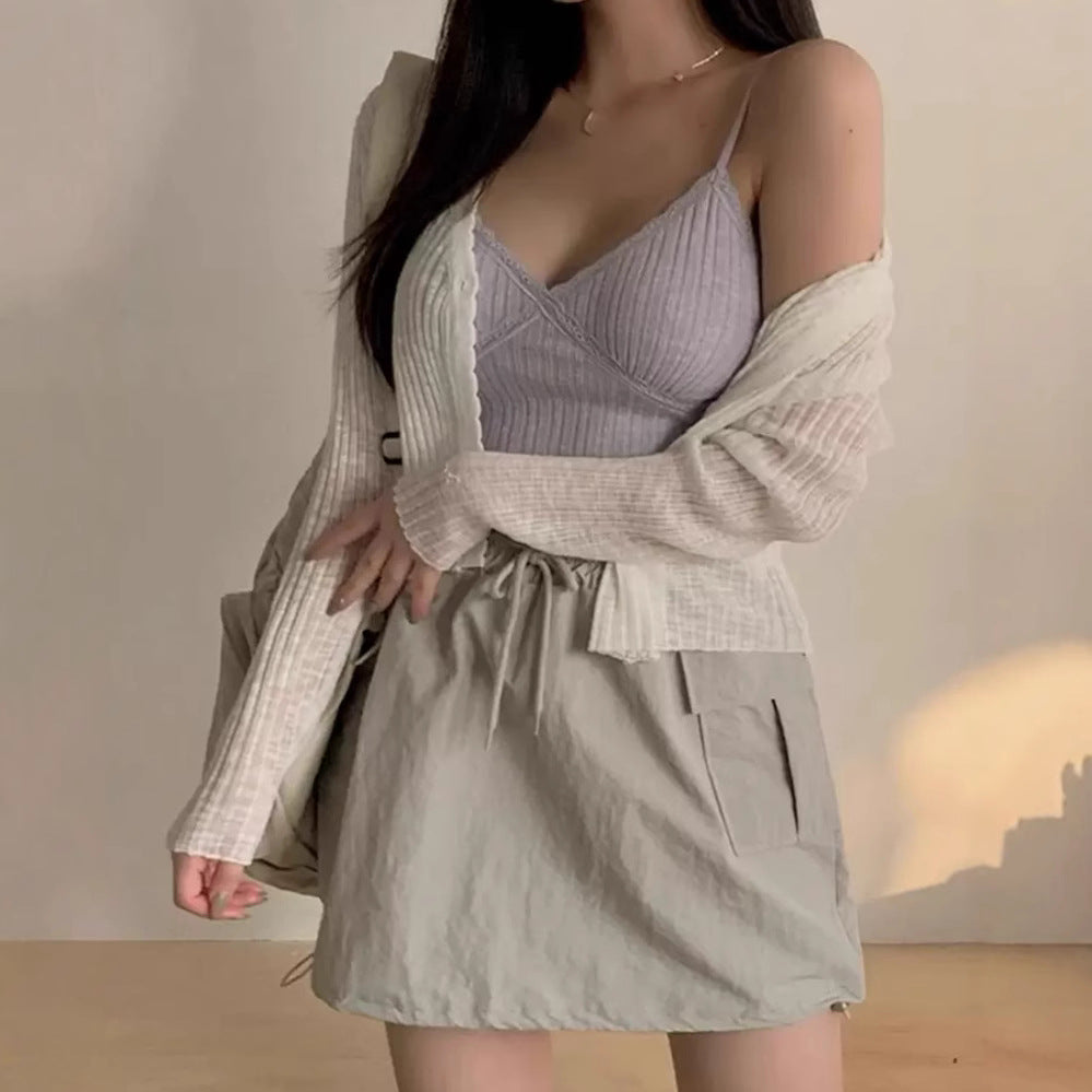Femmes cardigan ludique avec des détails décoratifs et un matériau léger Lune London