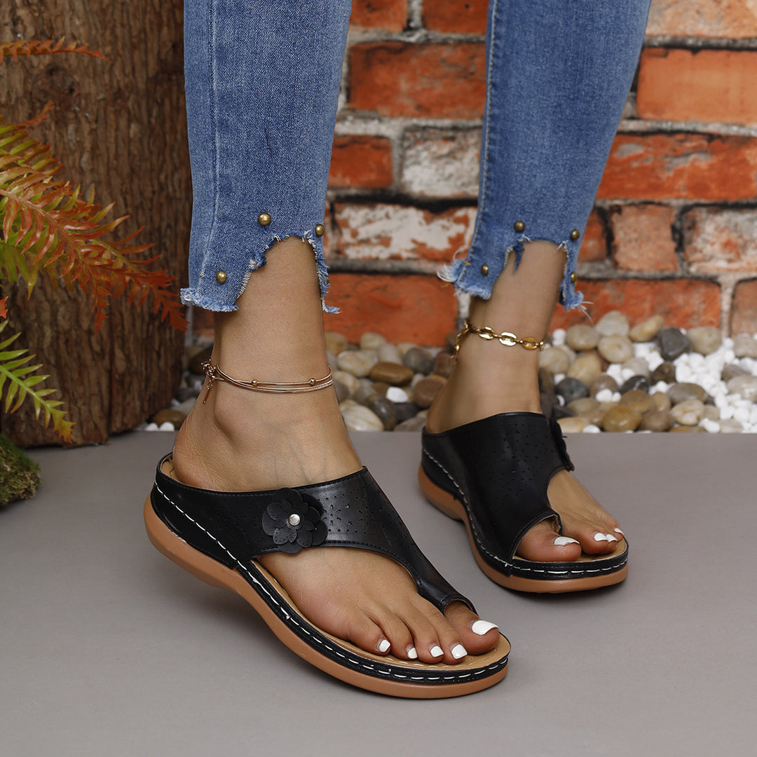Comfortable and breathable sandals for women with a trendy Lune London cut