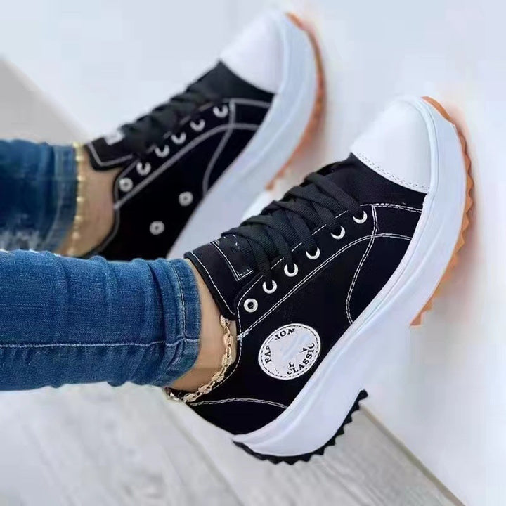 Sporty canvas sneakers for women with an urban design and rubber sole Lune London