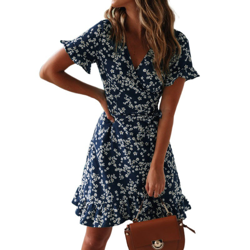 Robe portefeuille pour femme avec des ourlets froncés volumineux et un design floral Chic & Stil