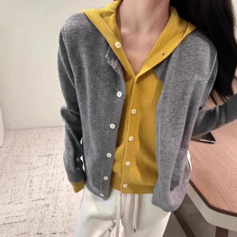 Cardigan Femme Confortable avec Décolleté en V Contrastant et Détails de Boutons Chic & Stil