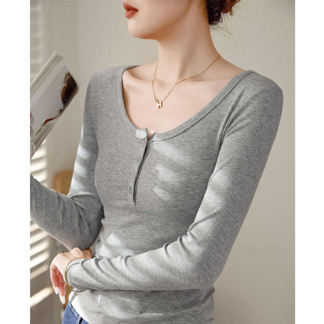 Woman Long sleeve top with deep V-neck and button details Lune London