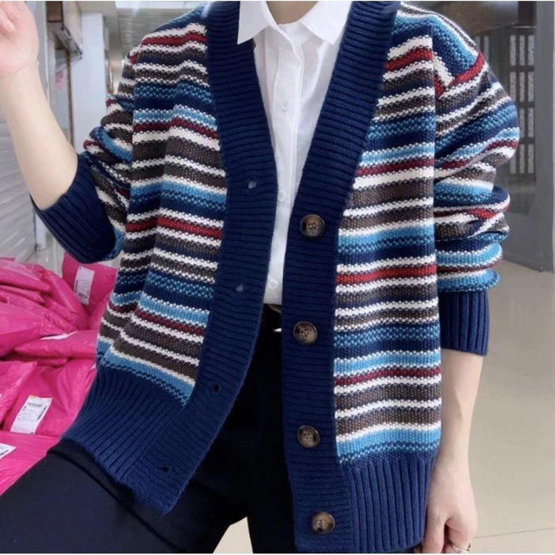 Cardigan pour femmes avec un design de rayures polyvalent Chic & Stil