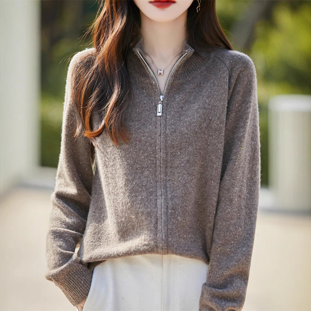 Cardigan femme avec zip et col haut en matériau confortable Chic & Stil