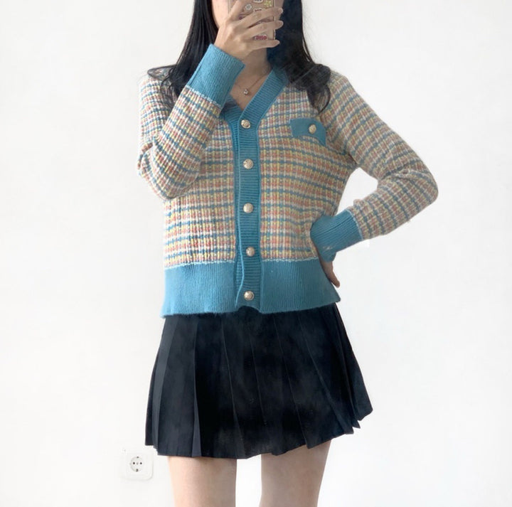 Fashion knit cardigan for ladies with a colorful pattern and a chic button placket