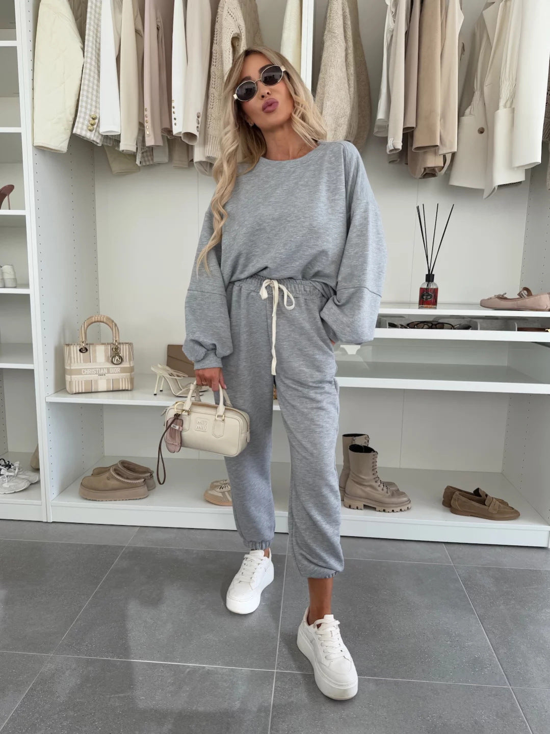 Ladies comfortable tracksuit made of high-quality cotton blend with drawstring and loose fit Lune London
