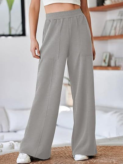 Loose sports pants for women with elastic waistband and practical side pockets Lune London