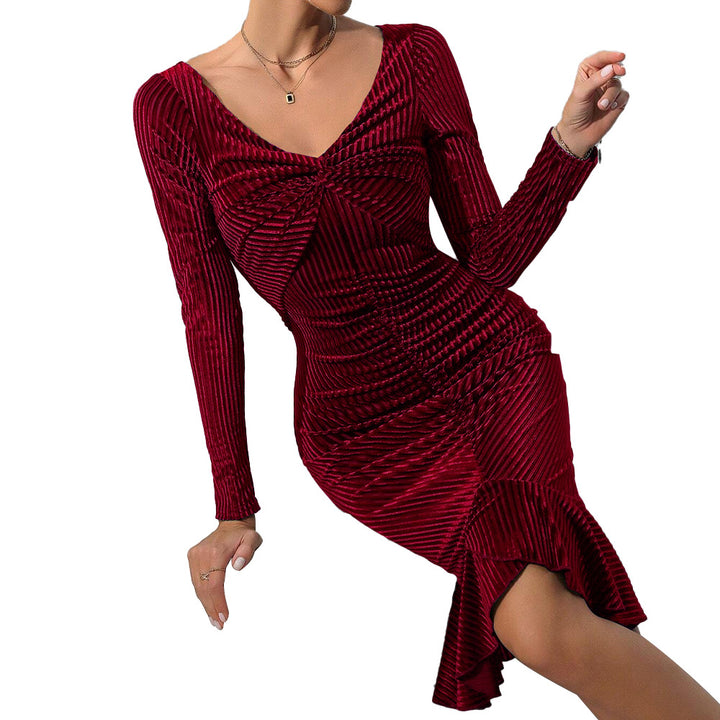 Chic & Stil women's maxi bodycon dress with elegant ruffle details and fitted cut