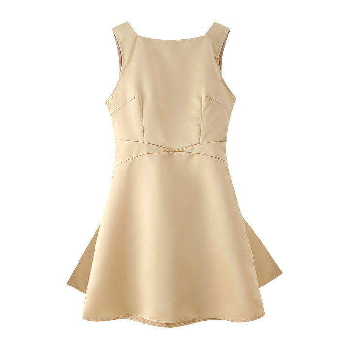 Elegant cocktail dress for ladies with a modern cut and a flared skirt Lune London