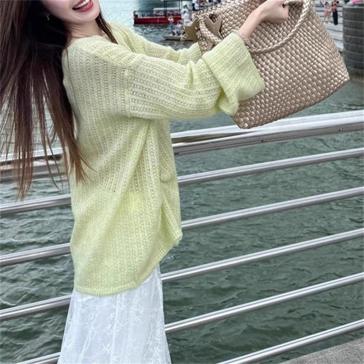 Chunky knit sweater for women with a loose fit and trendy balloon sleeves Lune London
