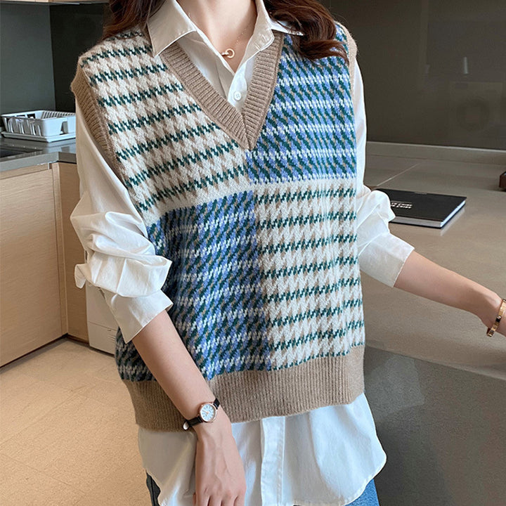Ladies V-neck sweater with stylish color block design Lune London