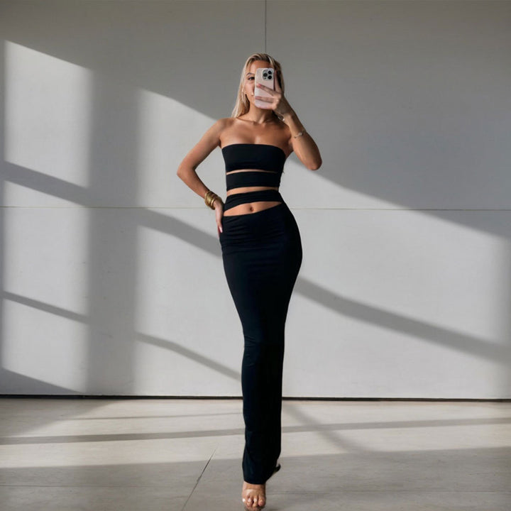 Robe ajustée pour femmes avec encolure bandeau et détails découpés pratiques Chic & Stil