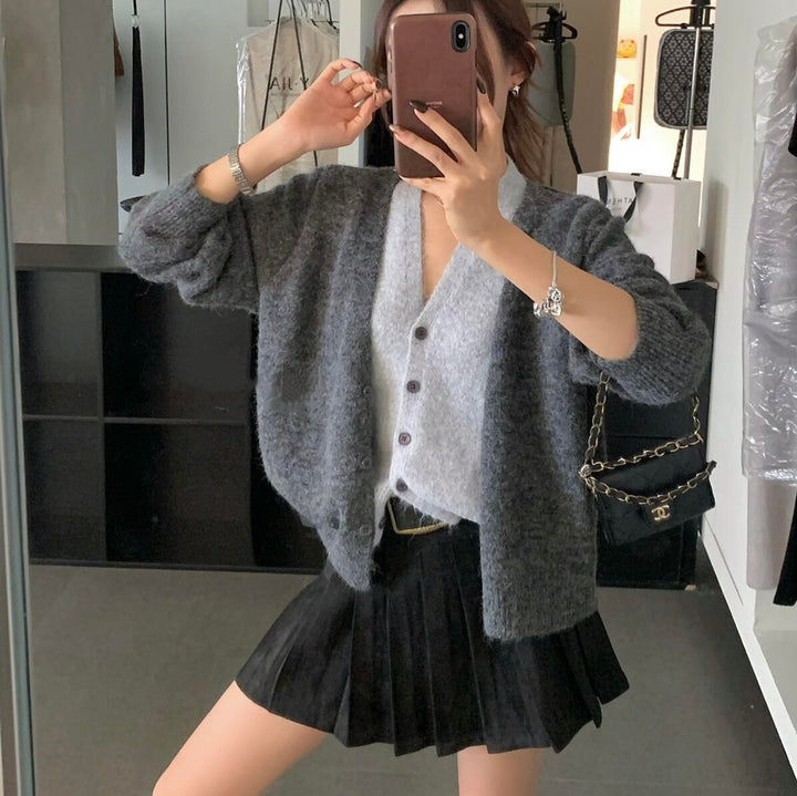 Cardigan cosy pour femmes avec un décolleté en V ludique et un matériau doux Chic & Stil