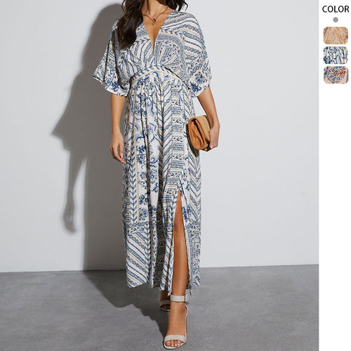 Maxi dress for women with an elegant V-neck, side slit, and floral pattern Chic & Stil