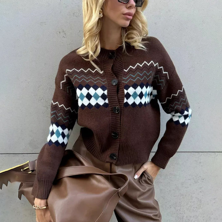 Cardigan pour femmes avec un motif de diamant moderne et fermeture à boutons Chic & Stil
