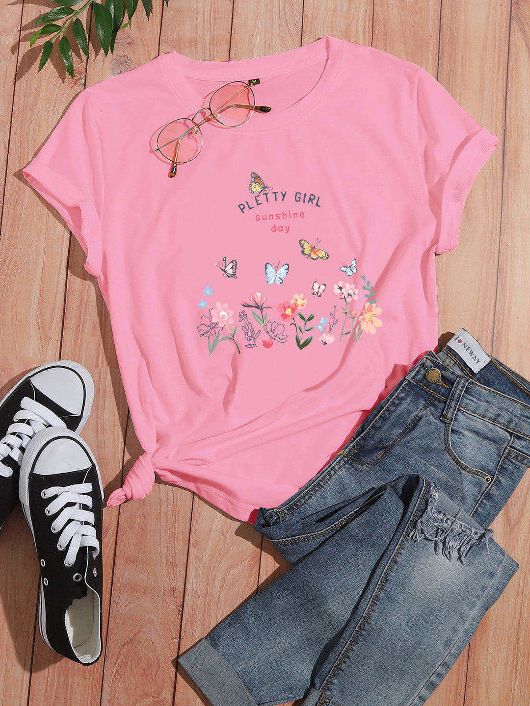 T-shirt pour femmes avec imprimé floral ludique et imprimé élégant Chic & Stil