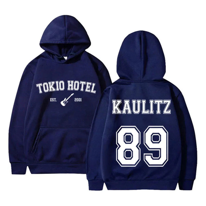 Women's hoodie with modern band design and comfortable fit Chic & Stil