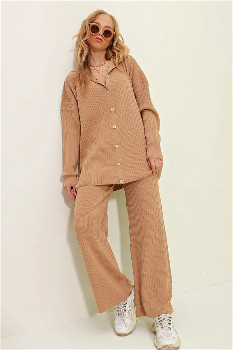 Casual outfit for women with a comfortable fit and button details Lune London