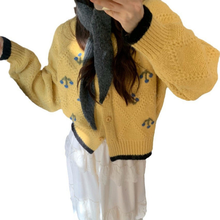 Elegant knitted cardigan for women with unique pattern and chic button details